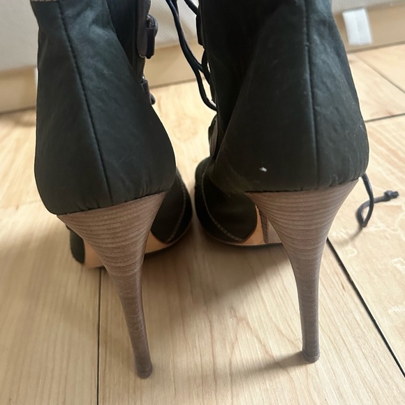 Giuseppe Zanotti . Size 39. Like New . Never used ! Dark gray - Picture 2 of 5